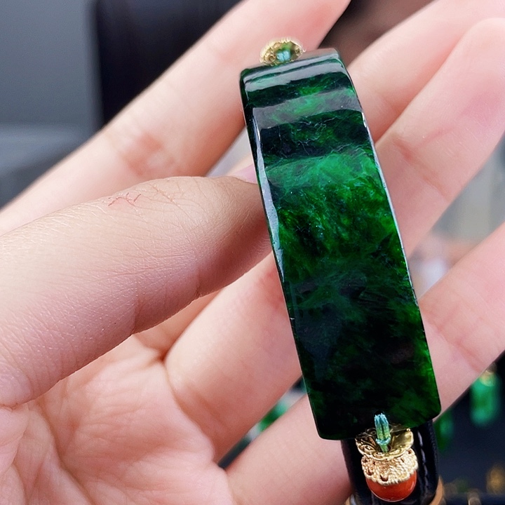 翡翠手镯未镶嵌饰品