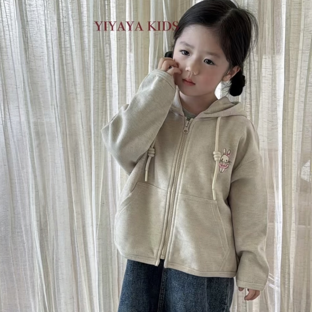 yiyaya 6118女童秋款刺绣连帽卫衣拉链外套（24秋）