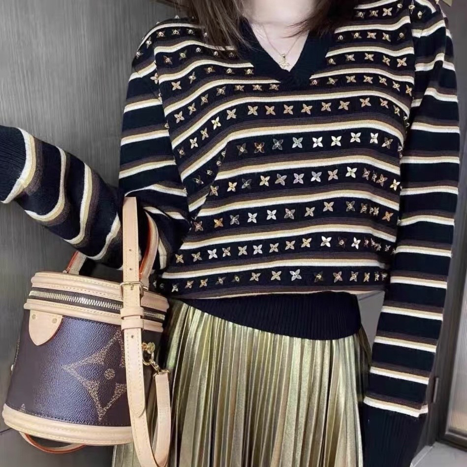 99新 LouisVuitton/路易威登 D500103/V领条纹珠片针织衫/L码