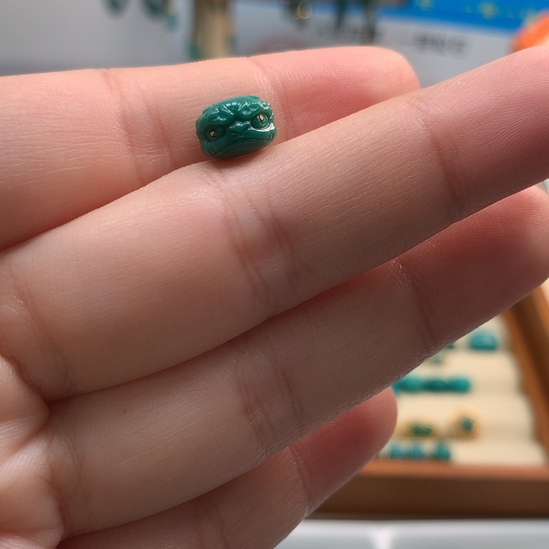 绿松石配饰未镶嵌