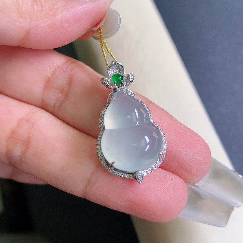 【闪购商品】翡翠颈饰18K金镶嵌葫芦