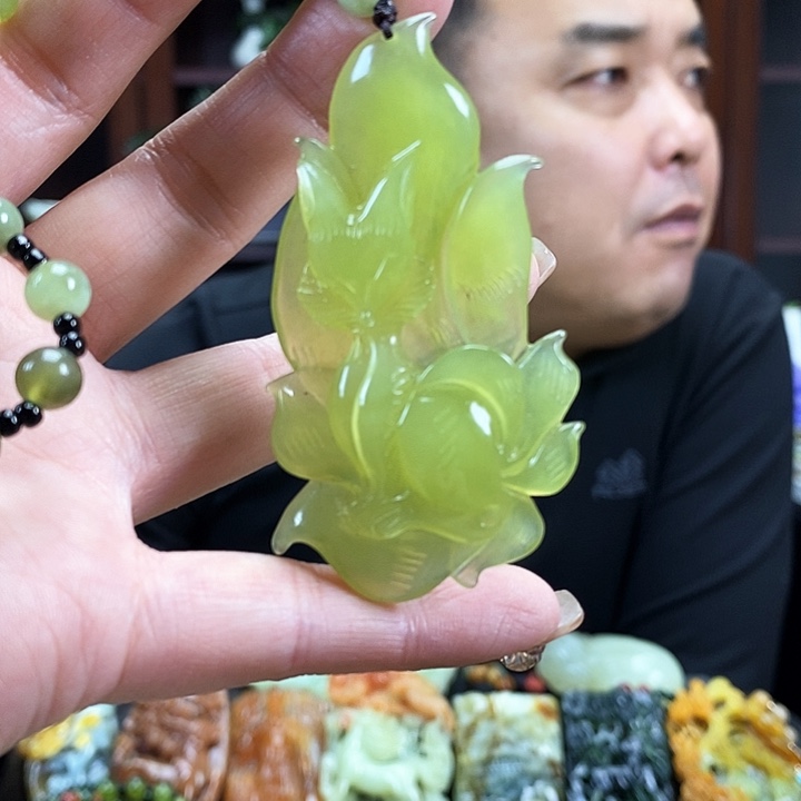 蛇纹石玉吊坠未镶嵌