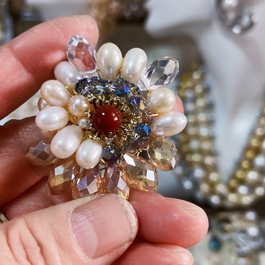 淡水珍珠胸饰合金