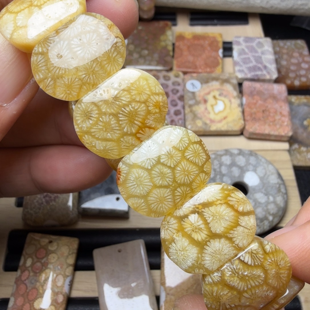 硅化玉未镶嵌纯天然色有机玉石保真色奶酪枫叶纹