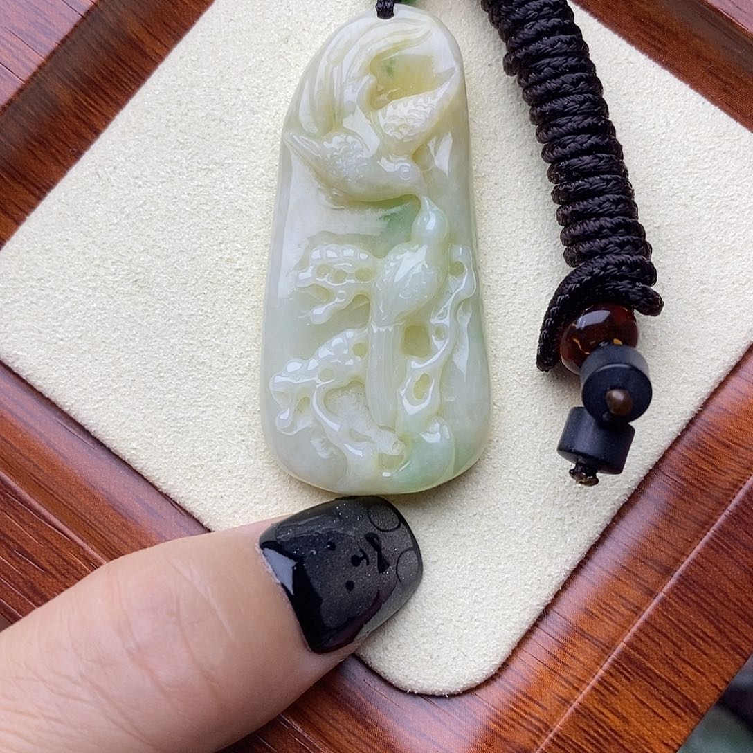 翡翠未镶嵌颈饰喜上眉梢