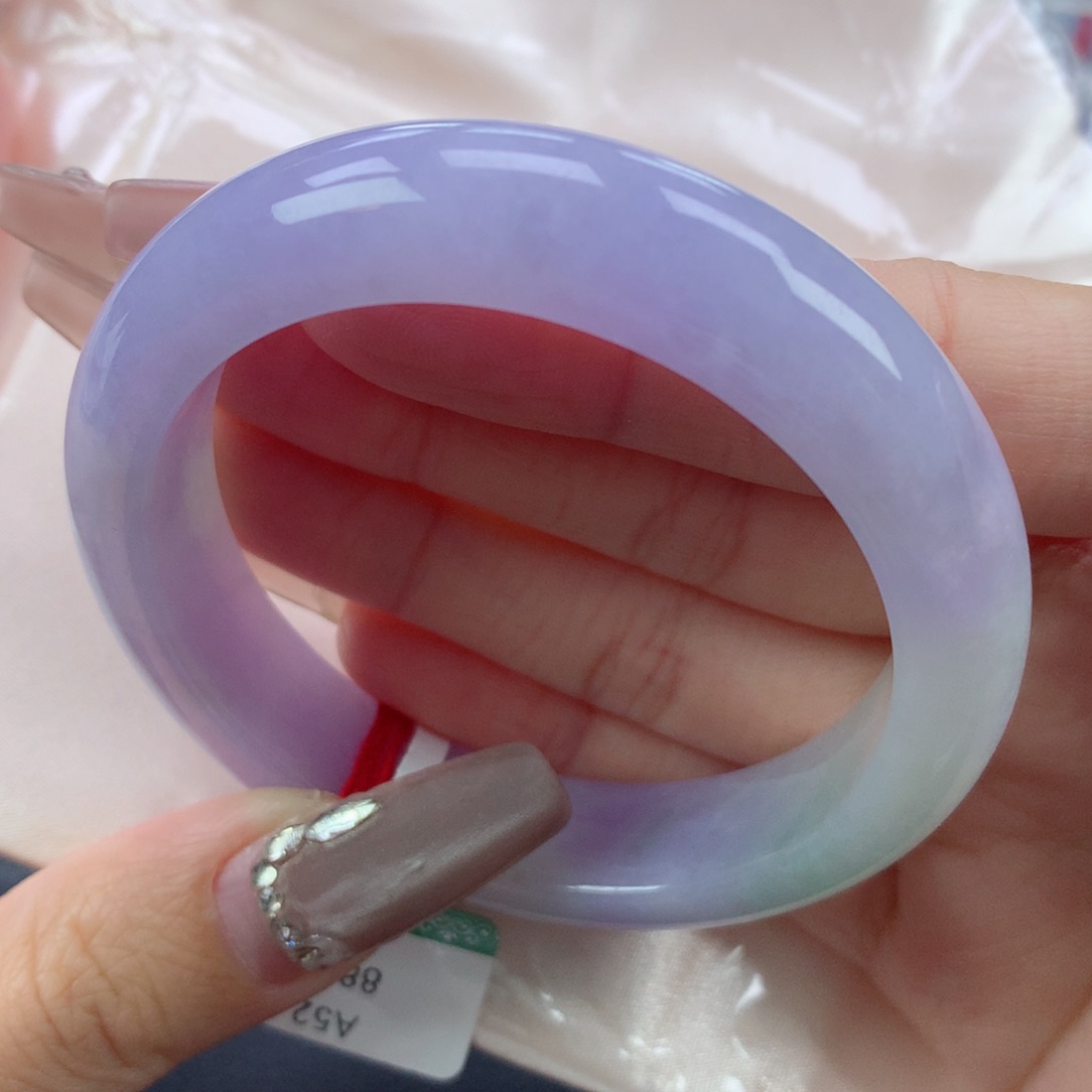 翡翠手镯未镶嵌52,8正圈有瑕疵