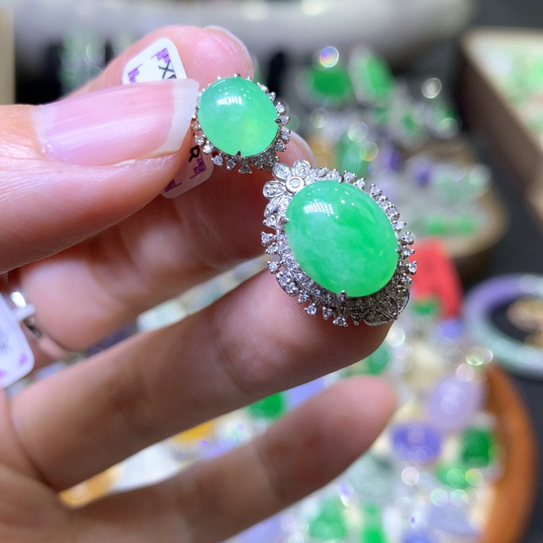 【闪购商品】翡翠颈饰18K金镶嵌翡翠吊坠项链