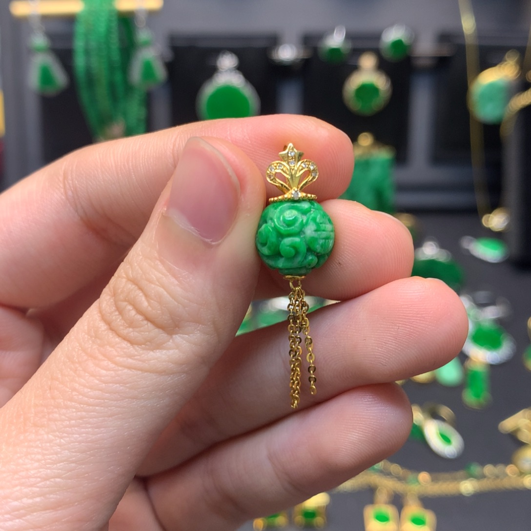 翡翠18K金镶嵌吊坠(不含链)有纹裂