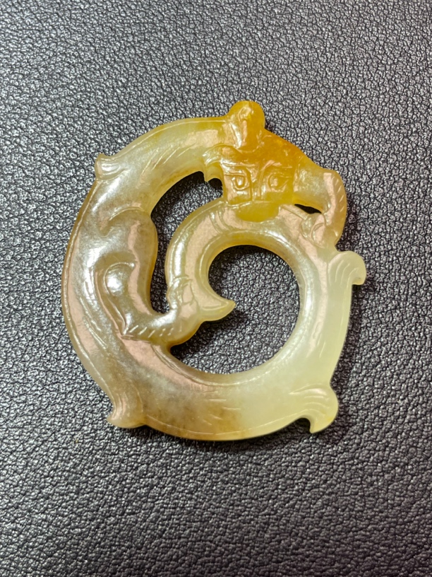 和田白玉卷尾螭龙纹精美玉龙环