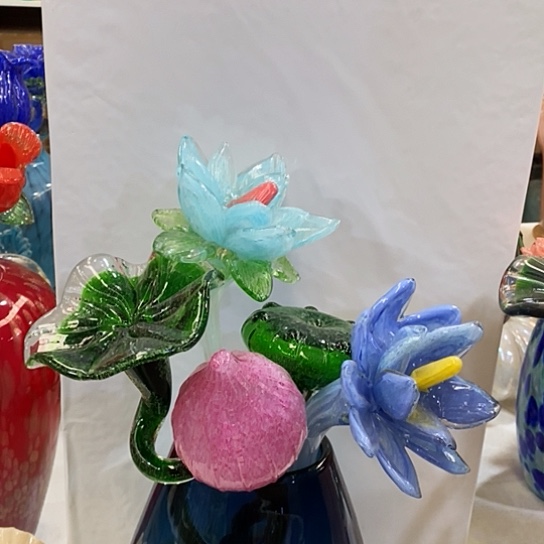 琉璃花瓶高45厘米宽9厘米