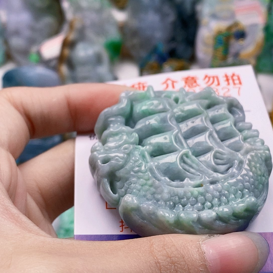 吊坠(不含链)未镶嵌翡翠