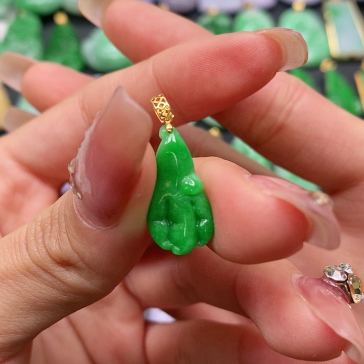 翡翠颈饰未镶嵌吊坠