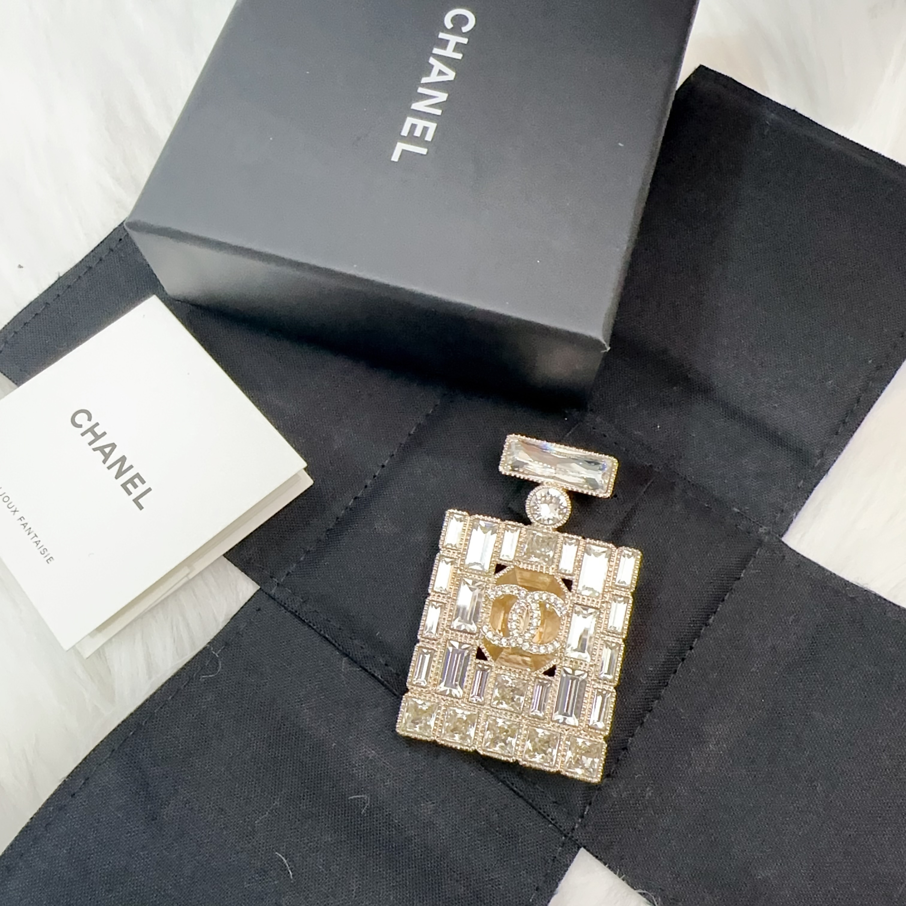 99新 Chanel/香奈儿 香水瓶胸针 US59911
