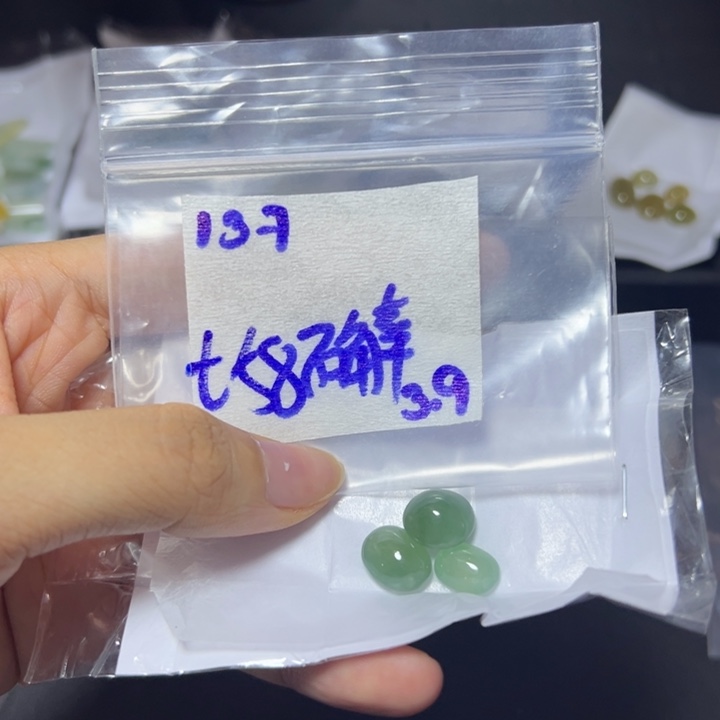 【闪购商品】定制翡翠未镶嵌小**?不退换