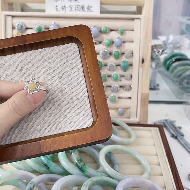 翡翠未镶嵌颈饰天然翡翠Ａ货