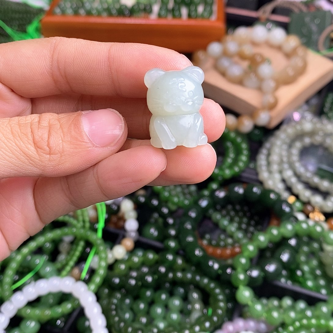 和田玉（碧玉）颈饰未镶嵌