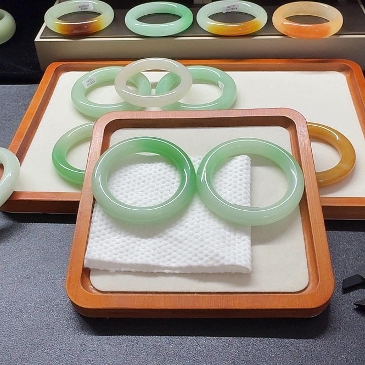 晚***…非金属国风时尚手镯5657