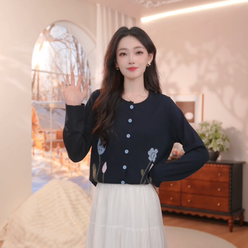【年终狂欢季】茵曼26春季花朵刺绣圆领套头毛衣时尚百搭宽松针织衫