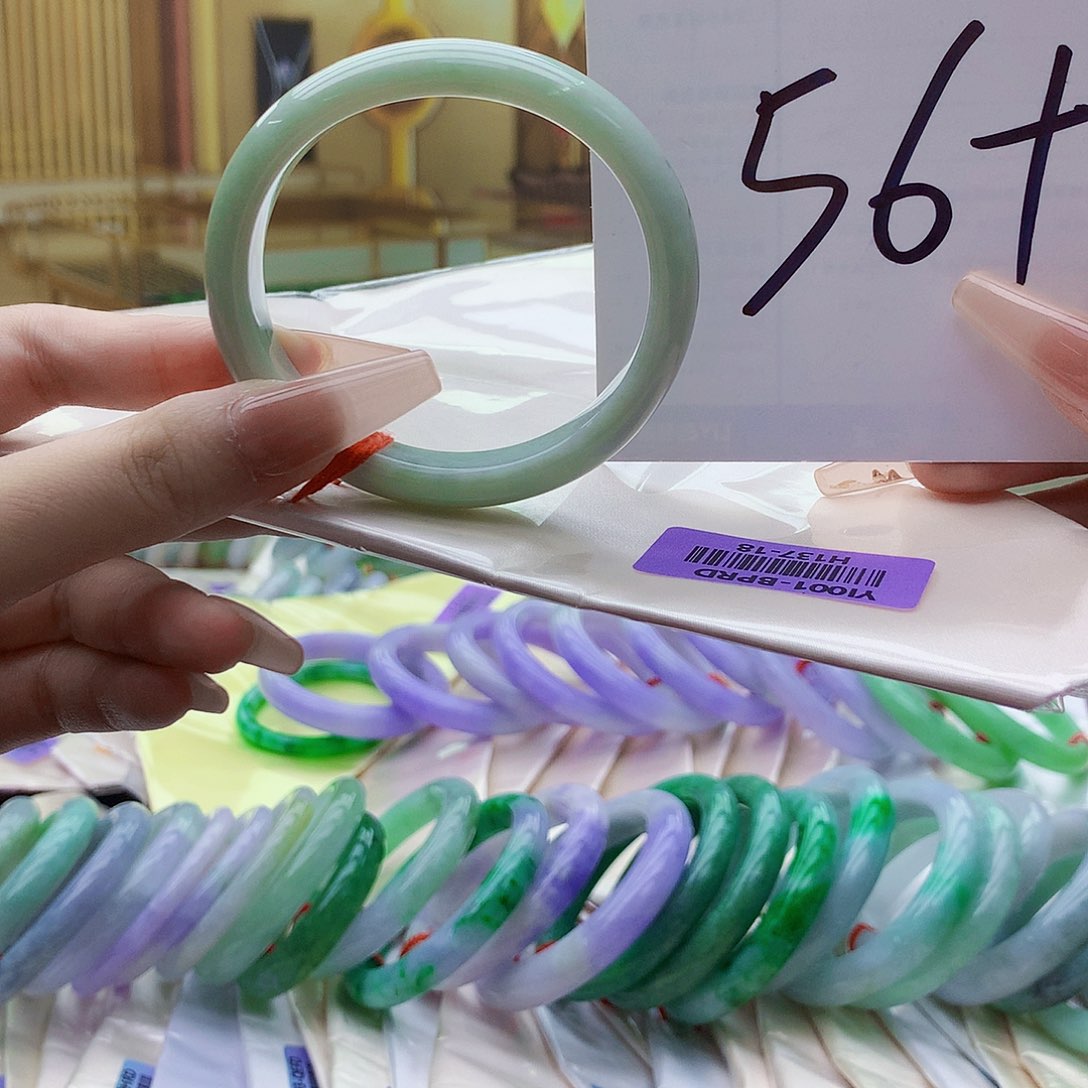 翡翠未镶嵌手镯jj