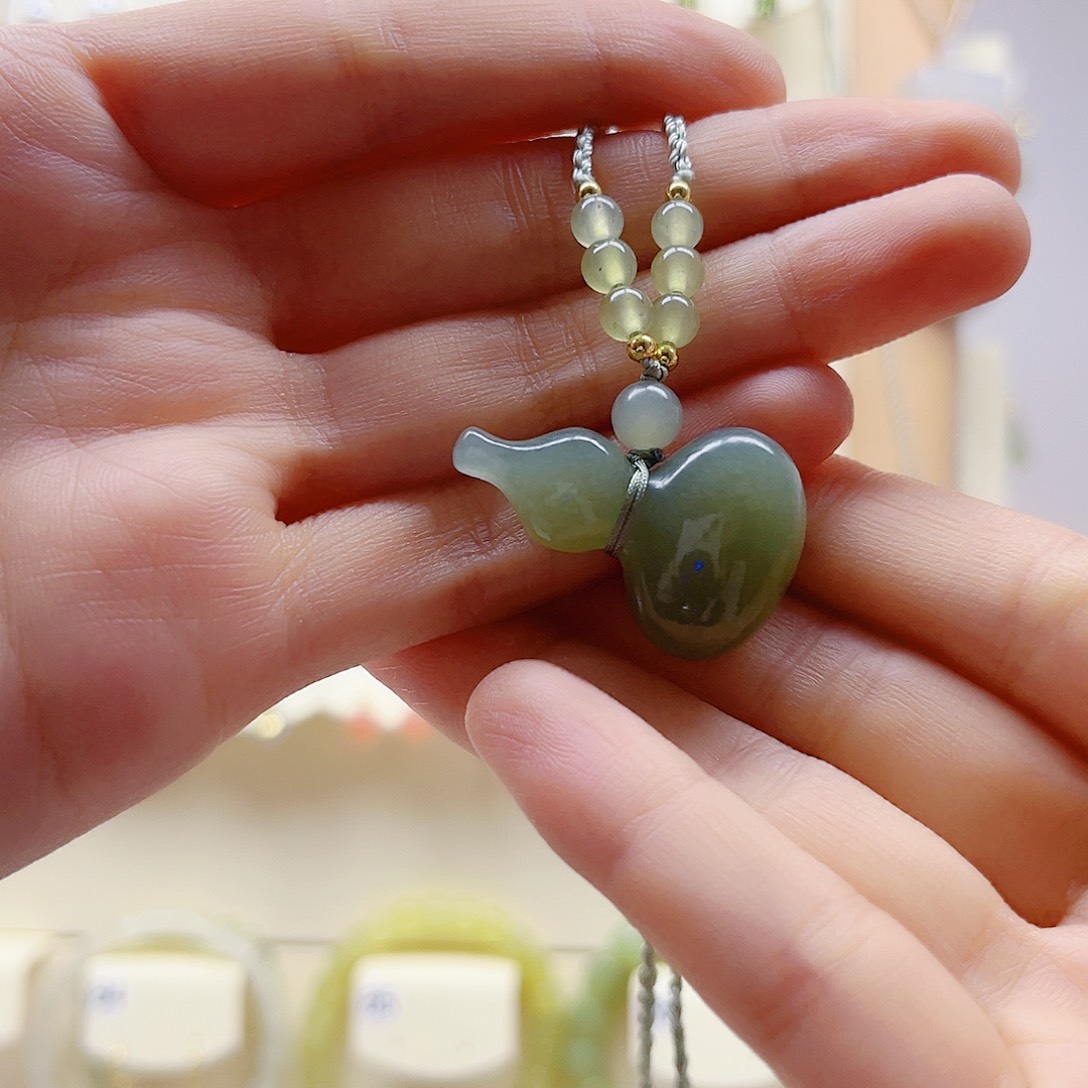 好***张和田玉未镶嵌吊坠(赠链)