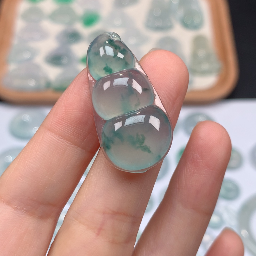 翡翠颈饰未镶嵌老坑冰种飘花福豆