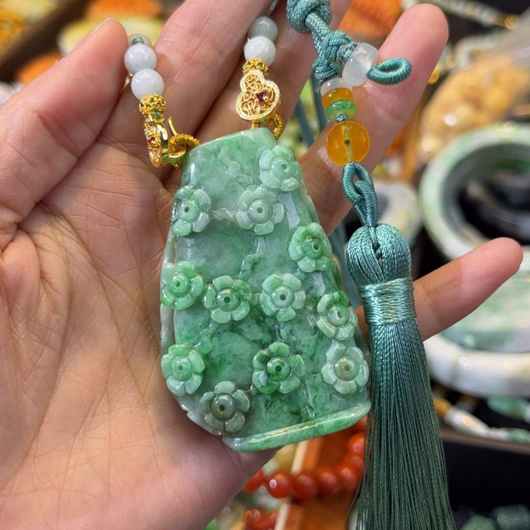 翡翠颈饰未镶嵌待编款