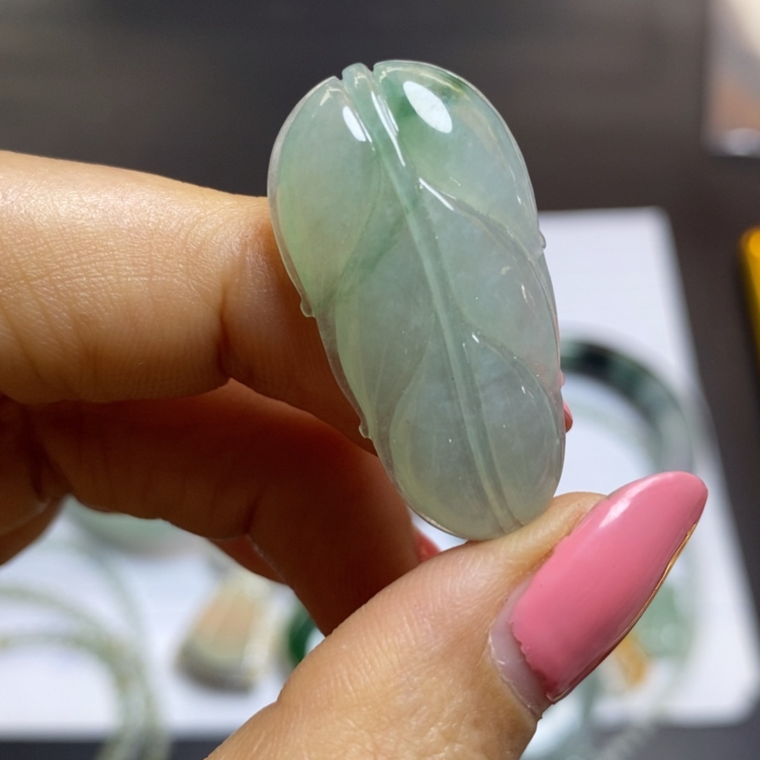 定制翡翠未镶嵌挂件