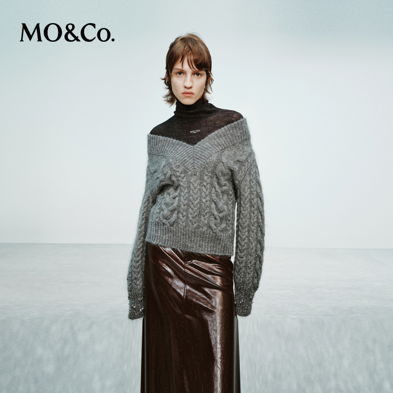 【陈大可专属】MOCO毛衣RECTO设计师联名冬绞花大V领露肩MBD4SWT040