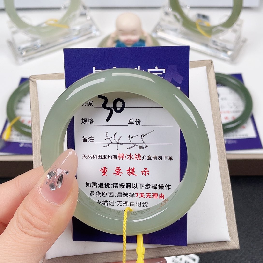 和田玉手镯未镶嵌