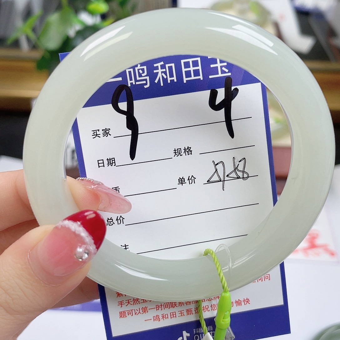 和田玉手镯未镶嵌?***娜