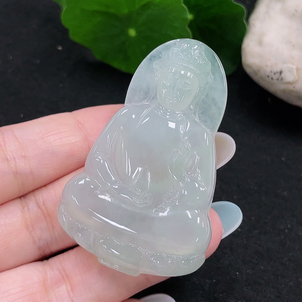 天然A货翡翠冰种飘绿素衣观音吊坠精美雕刻
