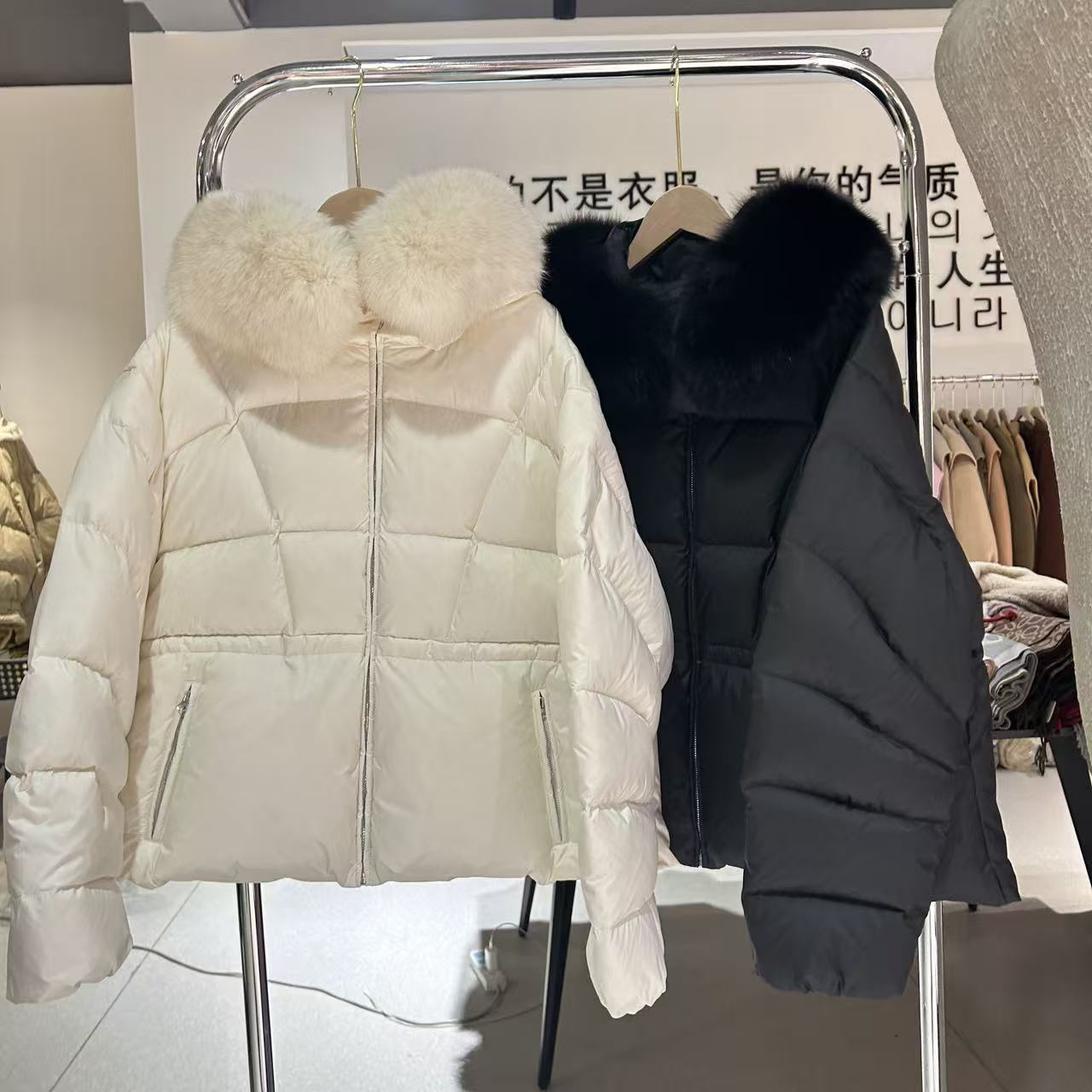 短款收腰大毛领可拆卸缎面鸭绒羽绒服女冬季保暖外套