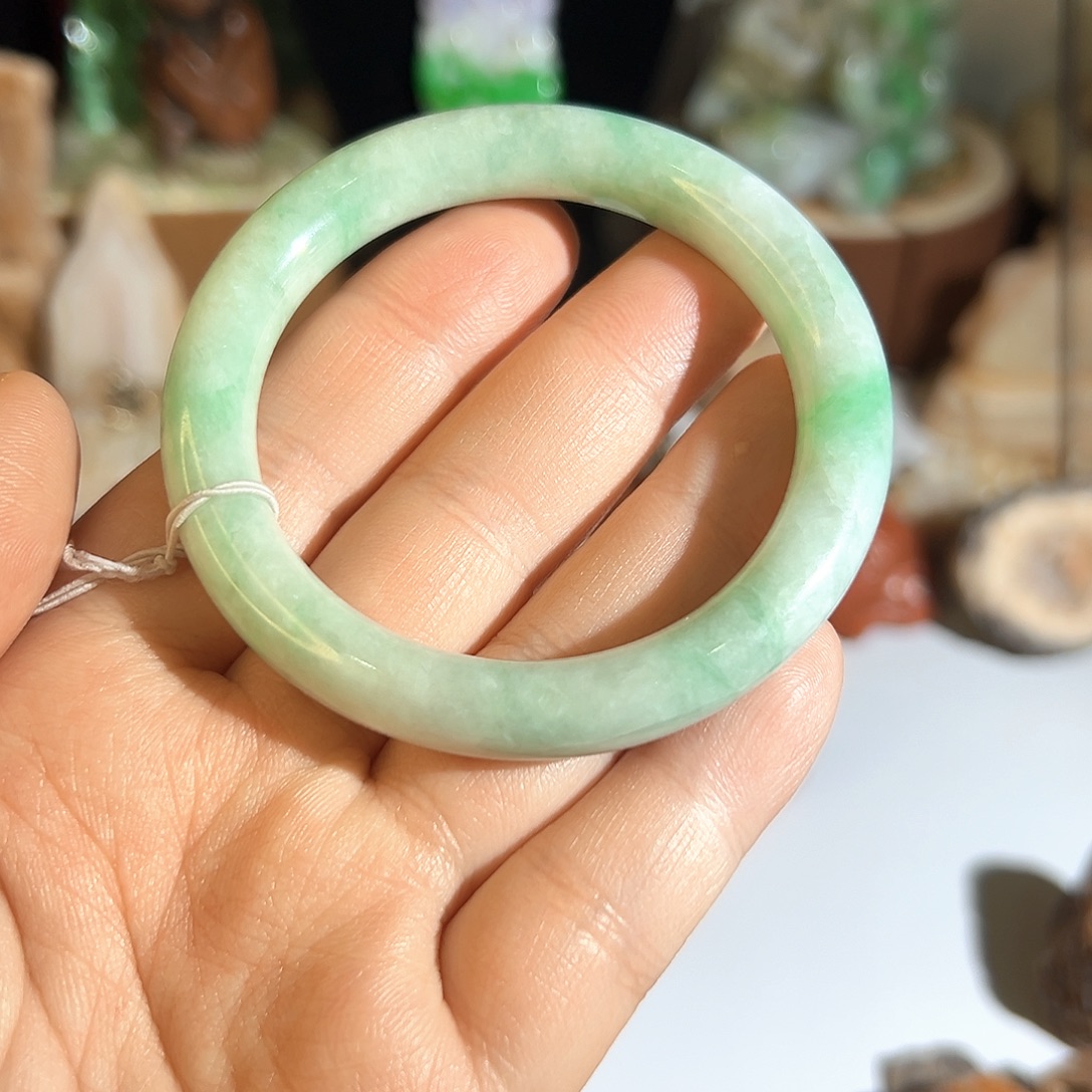 翡翠未镶嵌手镯翡翠飘绿手镯油温