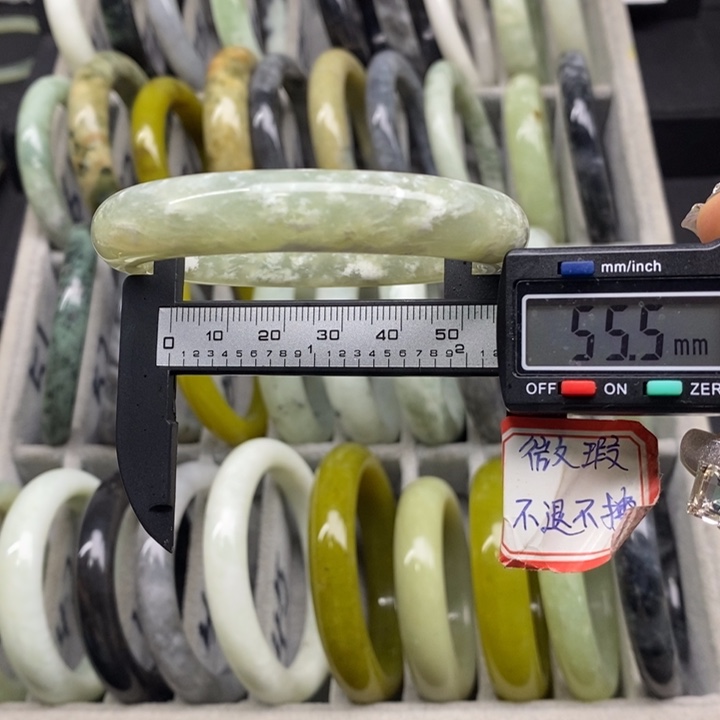 蛇纹石玉手镯75未镶嵌