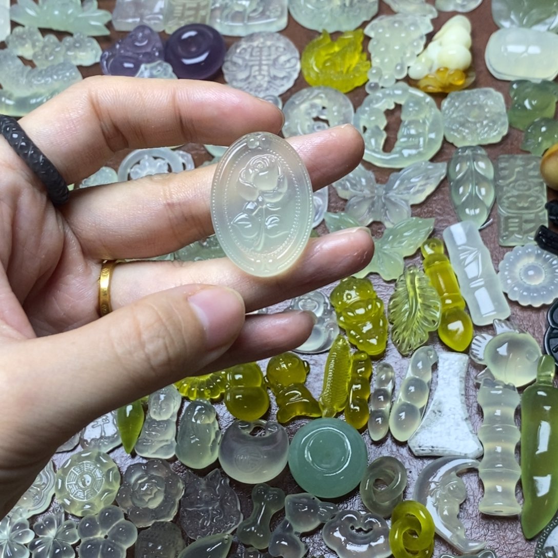 蛇纹石玉合金颈饰