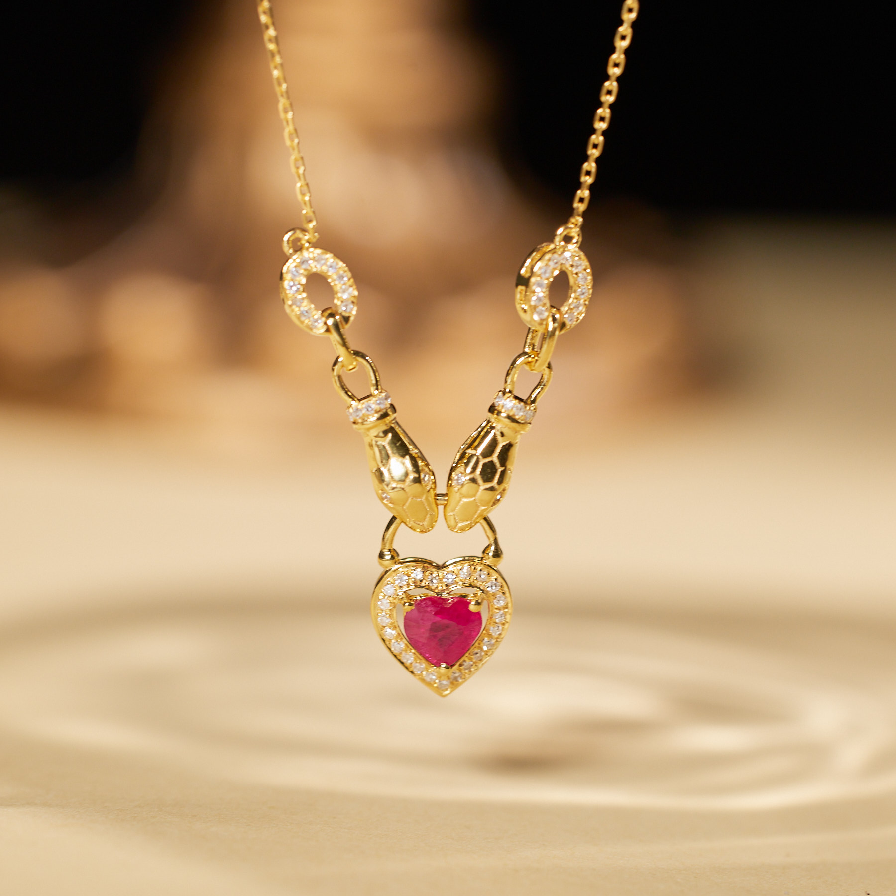 玉峰珠宝丨安娜【温婉】红宝石项链*18K镶嵌*U9872多样性发其一