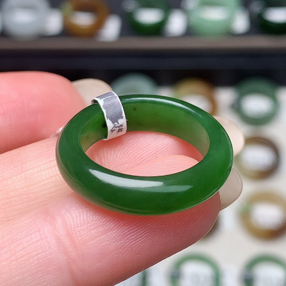 未镶嵌戒指和田玉