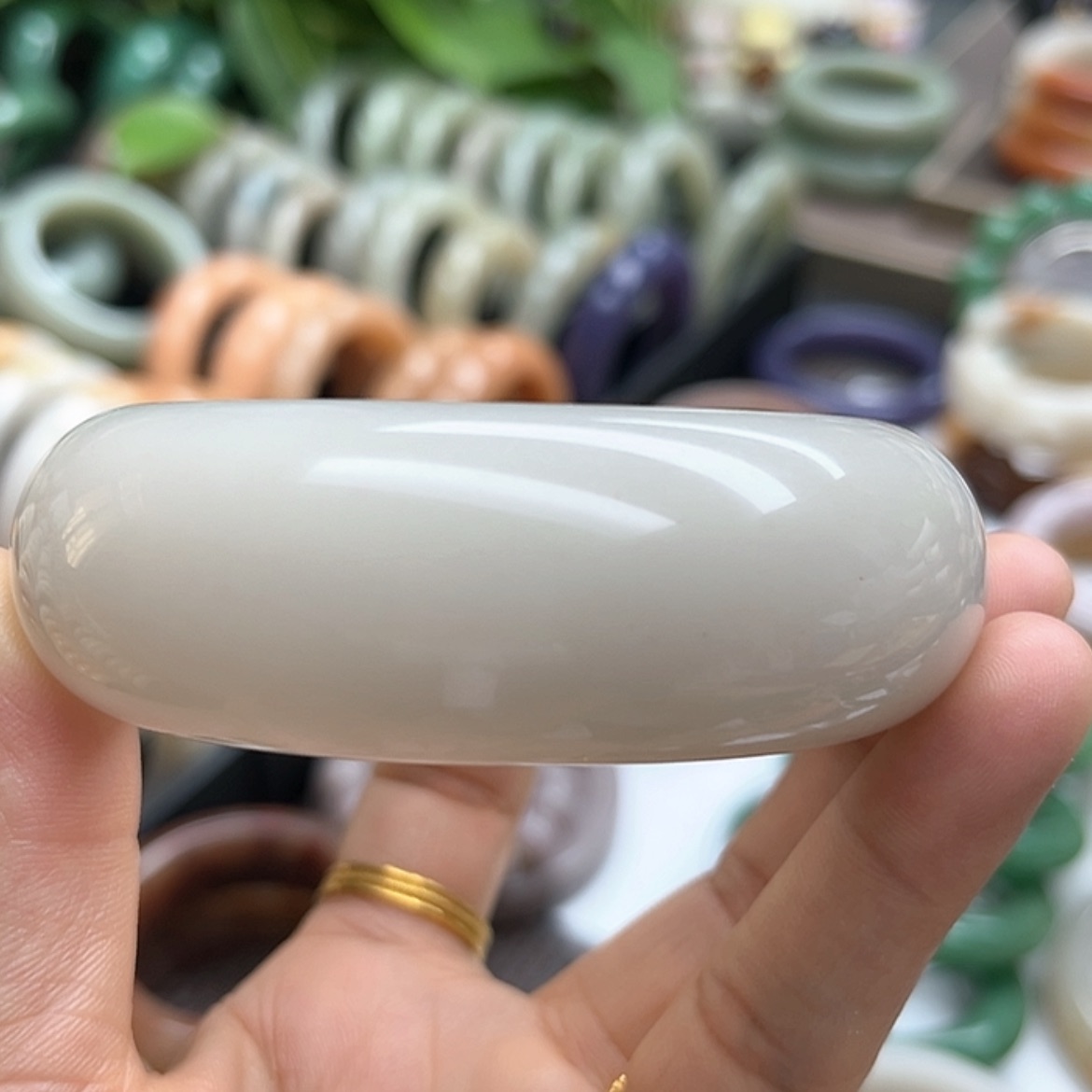 【闪购商品】石英质玉手镯未镶嵌精品大白