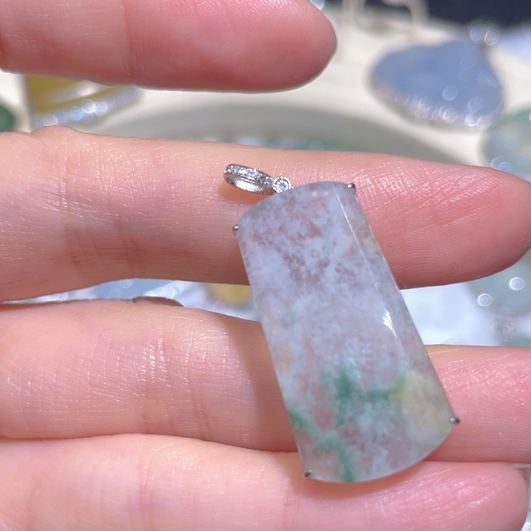 翡翠颈饰18K金镶嵌翡翠