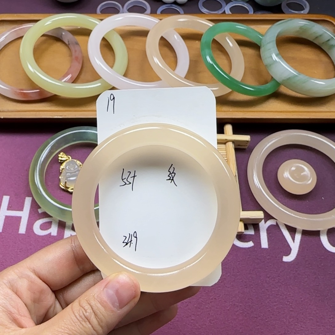 石英质玉手镯未镶嵌19