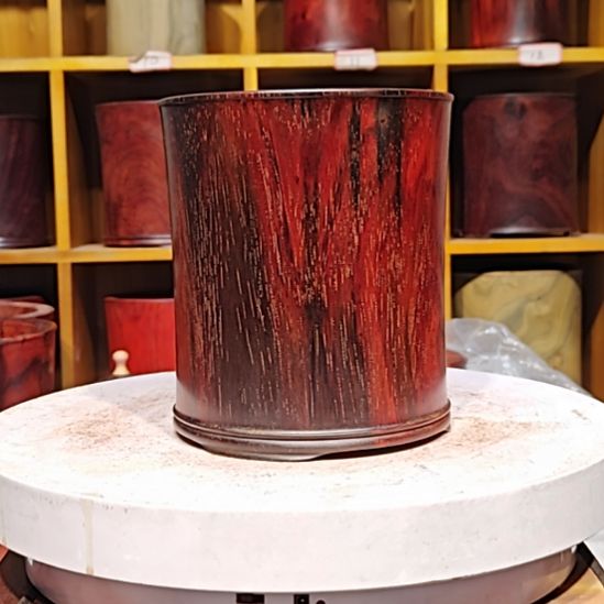 W***S有机玻璃笔筒摆件大红酸枝