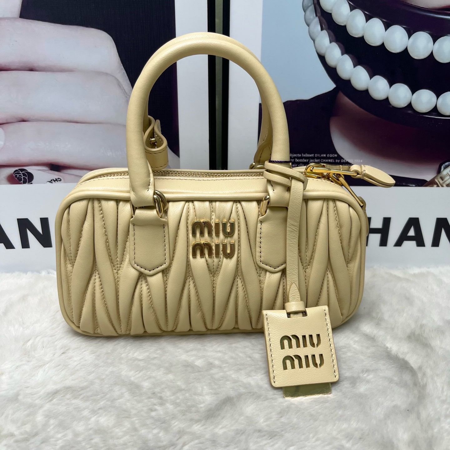 99新 MIU MIU/缪缪 淡黄色新款窄版保龄球mini