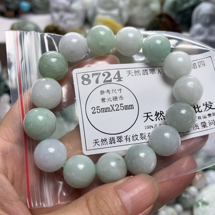 翡翠未镶嵌颈饰8724瑕疵