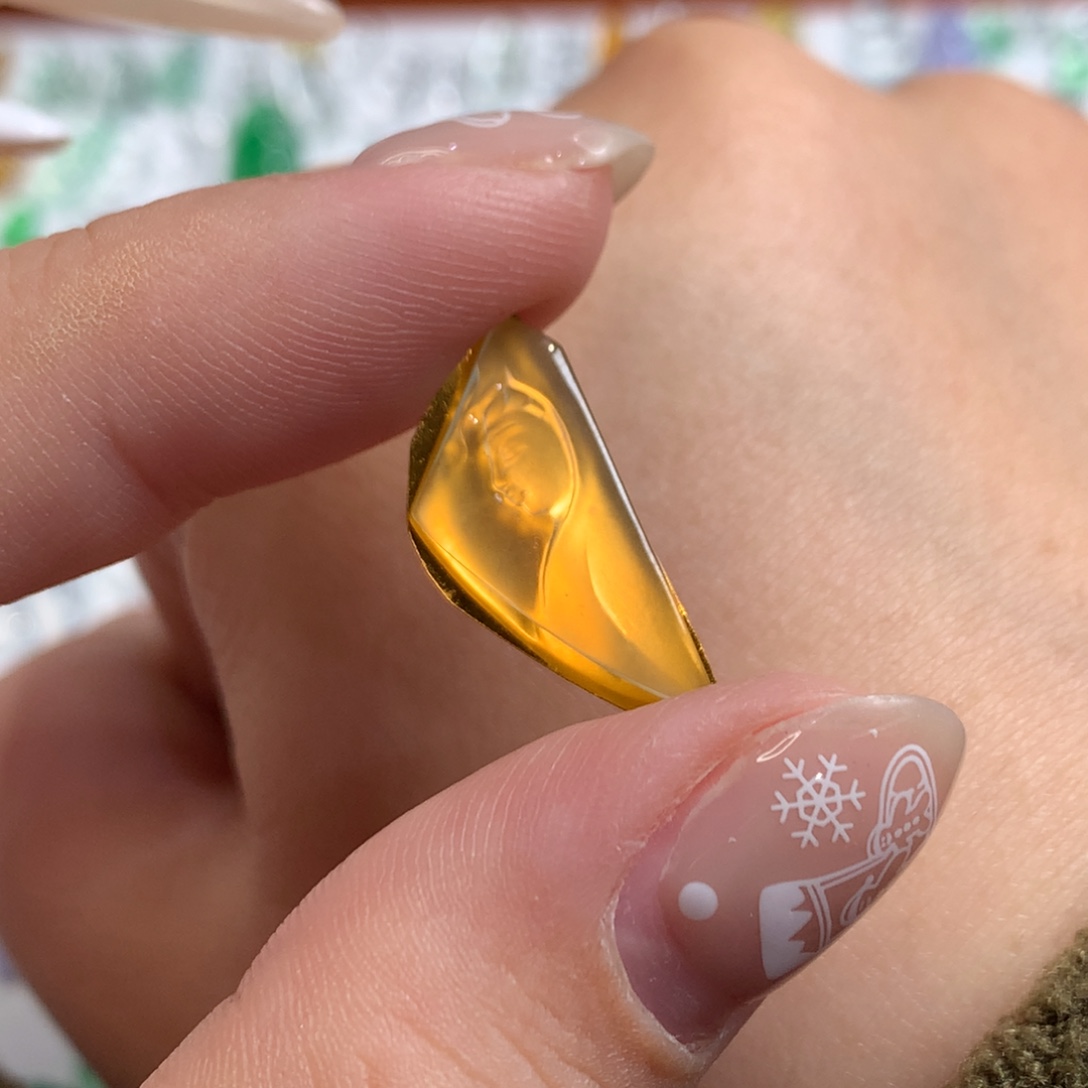 翡翠未镶嵌颈饰侧脸观音