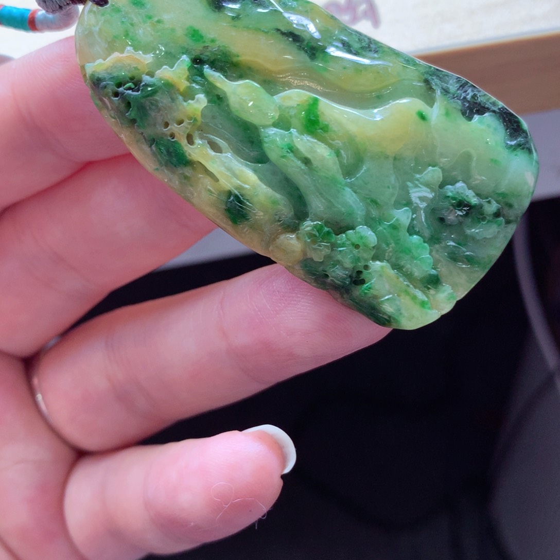 翡翠颈饰未镶嵌吊坠