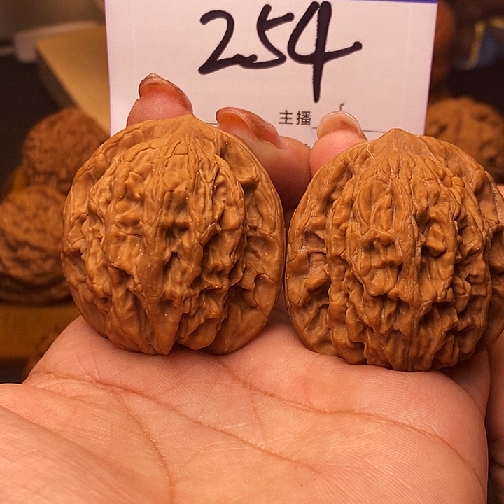 烛***a吊坠桃核虎头41无刀痕s