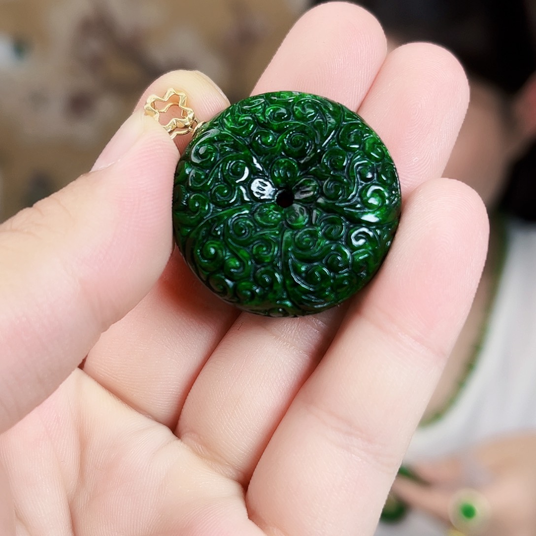 翡翠18K金镶嵌颈饰吊坠