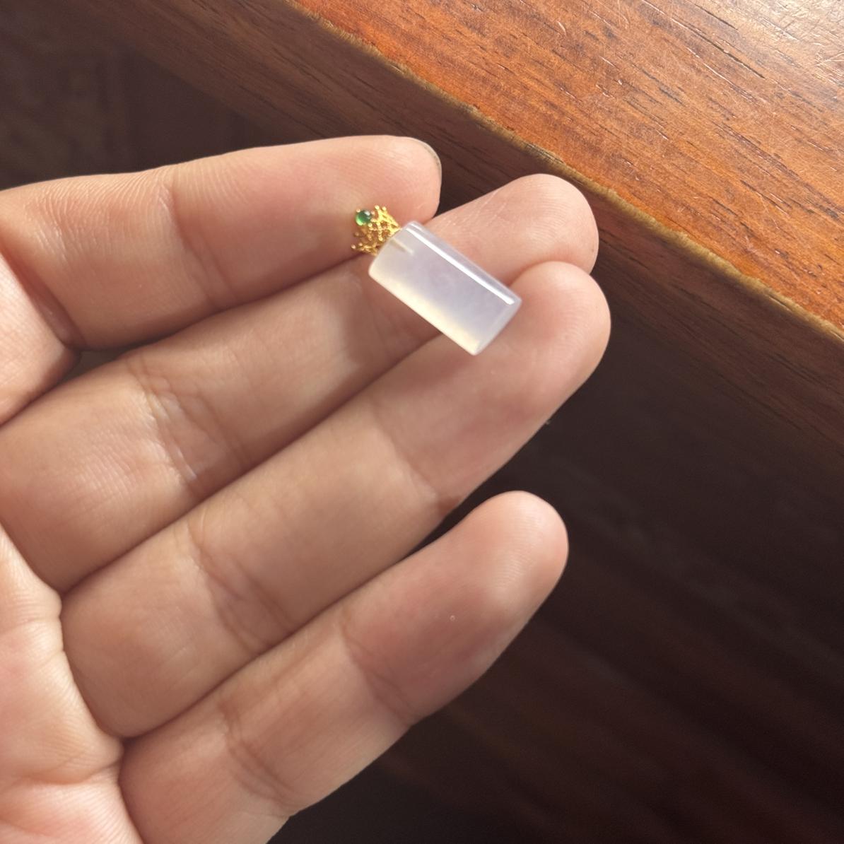 18k镶嵌无事柱吊坠翡翠