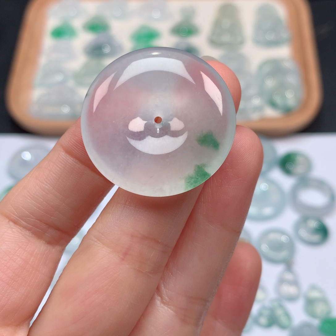 翡翠颈饰未镶嵌高冰飘花平安扣