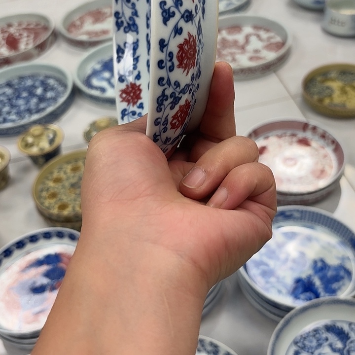 瓷片釉里红缠枝莲大胡乘景德镇